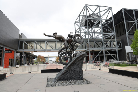 2019-05-20-R66-Millwaukee-HD-Museum-IM_R1468-1