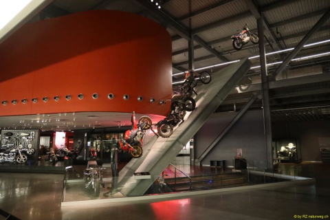 2019-05-20-R66-Millwaukee-HD-Museum-IM_R1547-1