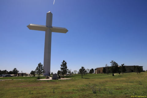 2019-05-27-R66-Groom-60m-weisses-Kreuz-12-Skulpturen-IM_R2594-1