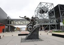 2019-05-20-R66-Millwaukee-HD-Museum-IM_R1468-1