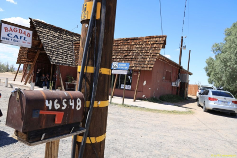 2019-06-04-R66-Z-Amboy-Wüstentankstelle-Roys-Cafe-P1000605-7