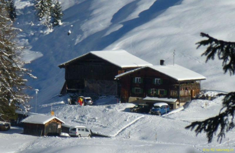2025-03-04-SAC-RS-Besenbeiz-Haus-Tuerli