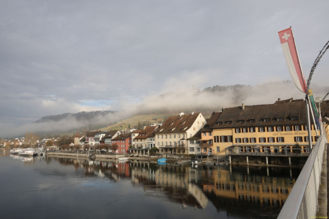 2025-12-10-SAC-RS-Stein-am-Rhein-Advent-Krippen-Maerli-Froschkoenig-R6II6043