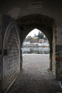 2025-12-10-SAC-RS-Stein-am-Rhein-Advent-Krippen-Maerli-Froschkoenig-R6II6091