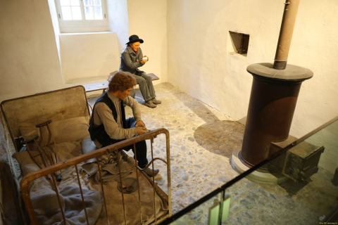 2025-12-10-SAC-RS-Stein-am-Rhein-Advent-Krippen-Maerli-Froschkoenig-R6II6118