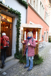 2025-12-10-SAC-RS-Stein-am-Rhein-Advent-Krippen-Maerli-Froschkoenig-R6II6123