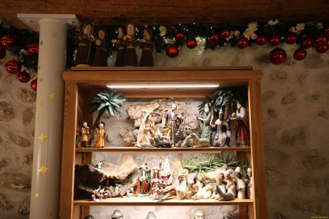 2025-12-10-SAC-RS-Stein-am-Rhein-Advent-Krippen-Maerli-Froschkoenig-R6II6132