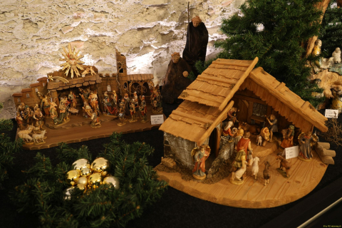 2025-12-10-SAC-RS-Stein-am-Rhein-Advent-Krippen-Maerli-Froschkoenig-R6II6140