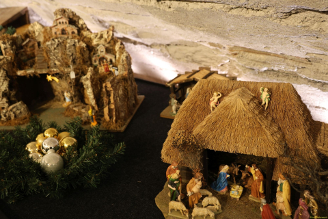 2025-12-10-SAC-RS-Stein-am-Rhein-Advent-Krippen-Maerli-Froschkoenig-R6II6143