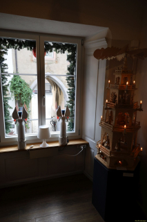 2025-12-10-SAC-RS-Stein-am-Rhein-Advent-Krippen-Maerli-Froschkoenig-R6II6183
