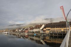 2025-12-10-SAC-RS-Stein-am-Rhein-Advent-Krippen-Maerli-Froschkoenig-R6II6043