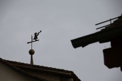 2025-12-10-SAC-RS-Stein-am-Rhein-Advent-Krippen-Maerli-Froschkoenig-R6II6059