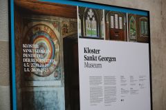 2025-12-10-SAC-RS-Stein-am-Rhein-Advent-Krippen-Maerli-Froschkoenig-R6II6094