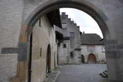 2025-12-10-SAC-RS-Stein-am-Rhein-Advent-Krippen-Maerli-Froschkoenig-R6II6099