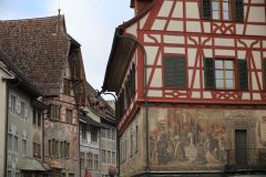 2025-12-10-SAC-RS-Stein-am-Rhein-Advent-Krippen-Maerli-Froschkoenig-R6II6100