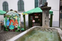 2025-12-10-SAC-RS-Stein-am-Rhein-Advent-Krippen-Maerli-Froschkoenig-R6II6105