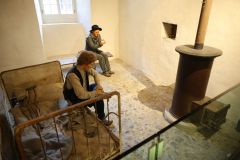 2025-12-10-SAC-RS-Stein-am-Rhein-Advent-Krippen-Maerli-Froschkoenig-R6II6118