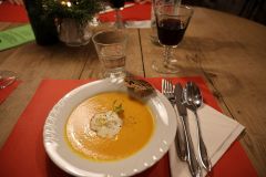 2025-12-10-SAC-RS-Stein-am-Rhein-Advent-Krippen-Maerli-Froschkoenig-R6II6125