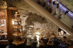 2025-12-10-SAC-RS-Stein-am-Rhein-Advent-Krippen-Maerli-Froschkoenig-R6II6128