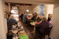 2025-12-10-SAC-RS-Stein-am-Rhein-Advent-Krippen-Maerli-Froschkoenig-R6II6130