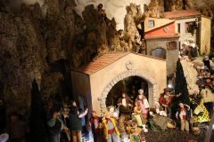 2025-12-10-SAC-RS-Stein-am-Rhein-Advent-Krippen-Maerli-Froschkoenig-R6II6169