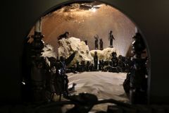 2025-12-10-SAC-RS-Stein-am-Rhein-Advent-Krippen-Maerli-Froschkoenig-R6II6172