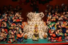 2025-12-10-SAC-RS-Stein-am-Rhein-Advent-Krippen-Maerli-Froschkoenig-R6II6176